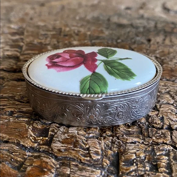 🌹Vintage🌹Rose Pill Box - Picture 4 of 8